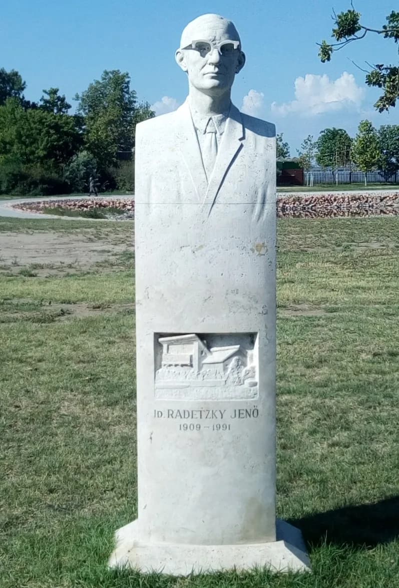 Tóparti szoborpark