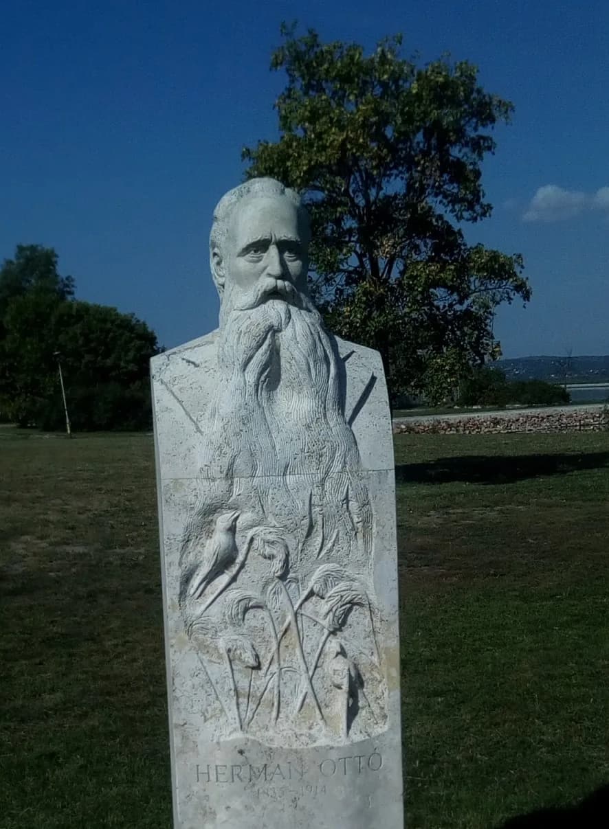 Tóparti szoborpark