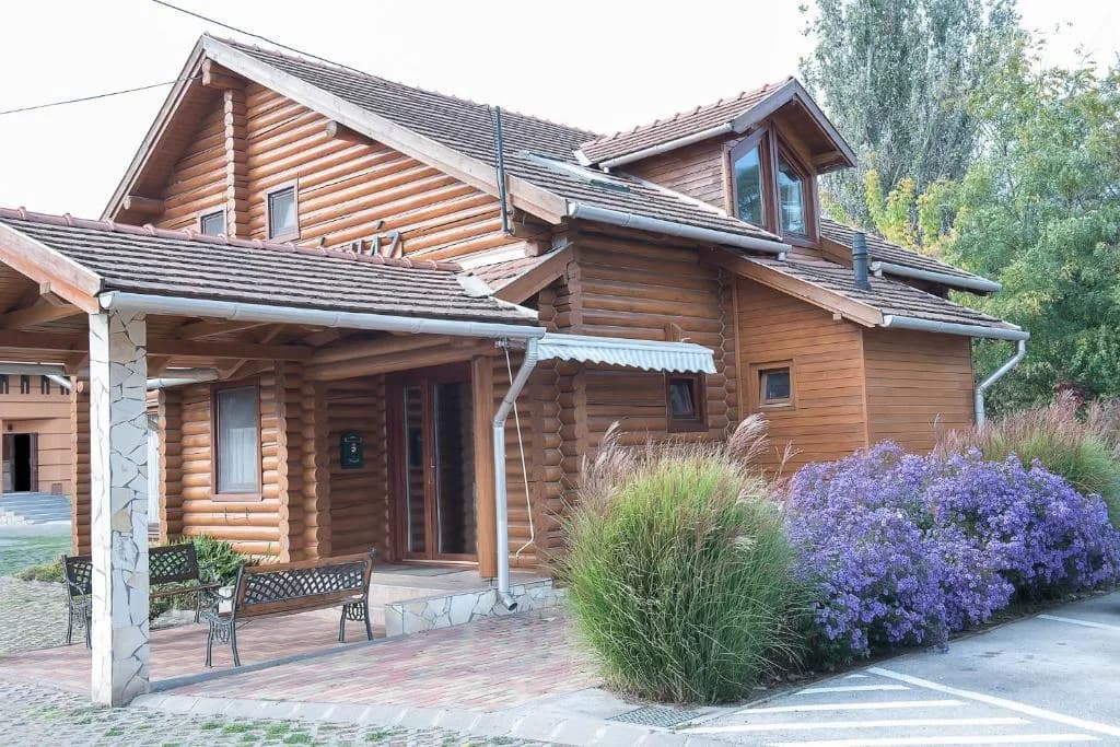 Bagolyvár Rönkház & Apartmanház